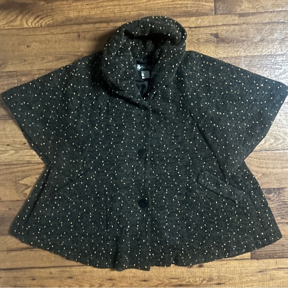 Damee Inc. • Small/Medium • Black/Beige • Speckled • Poncho Style Jacket - Picture 3 of 14
